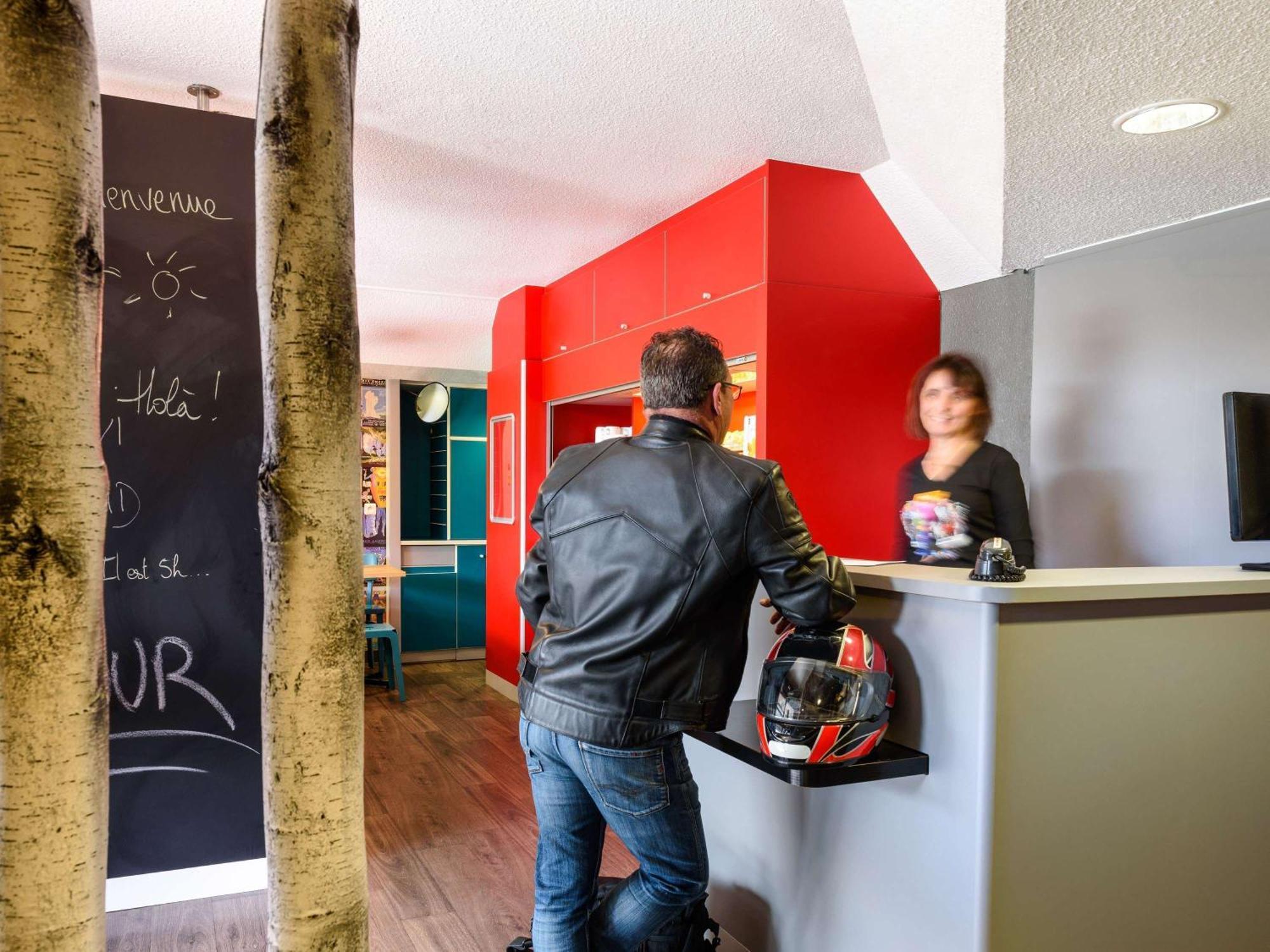 Hotelf1 Nimes Ouest Екстер'єр фото